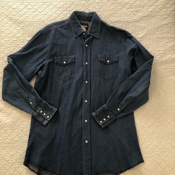Wrangler Denim pearl snap cowboy cut button down shirt. Men’s size XL tall. - Picture 1 of 9